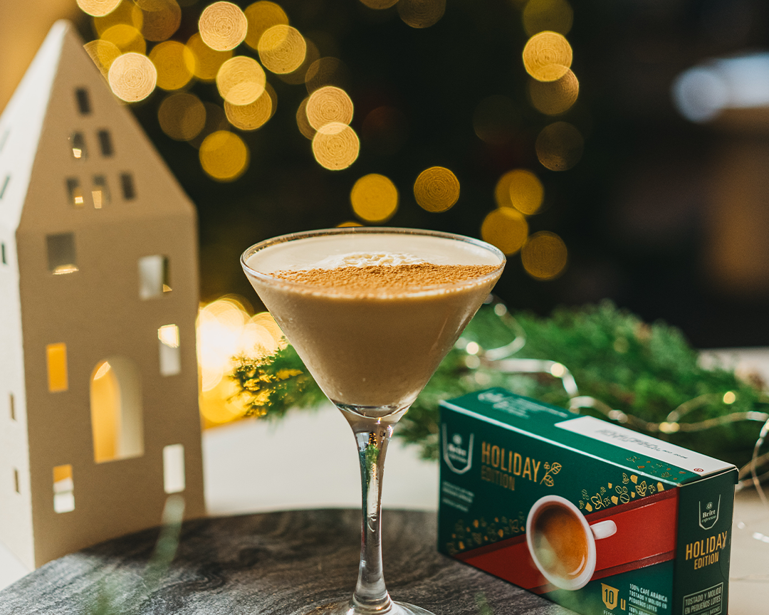Holiday Irish Espresso preparado con café espresso, crema y cápsulas Café Britt.
