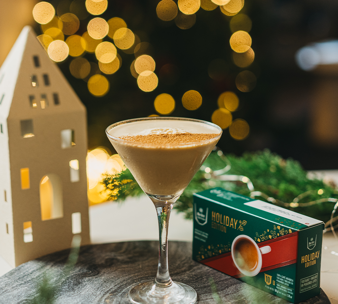 Holiday Irish Espresso preparado con café espresso, crema y cápsulas Café Britt.