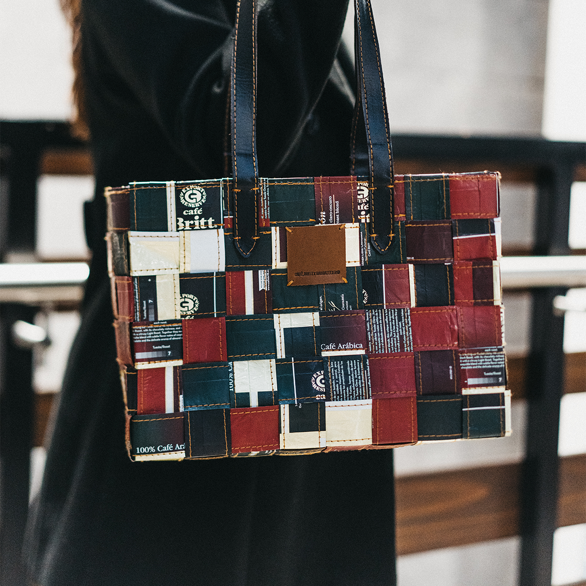 bolso-gabo-lifestyle_afb6da37-6ac5-45f5-aca1-d486b027a932.png