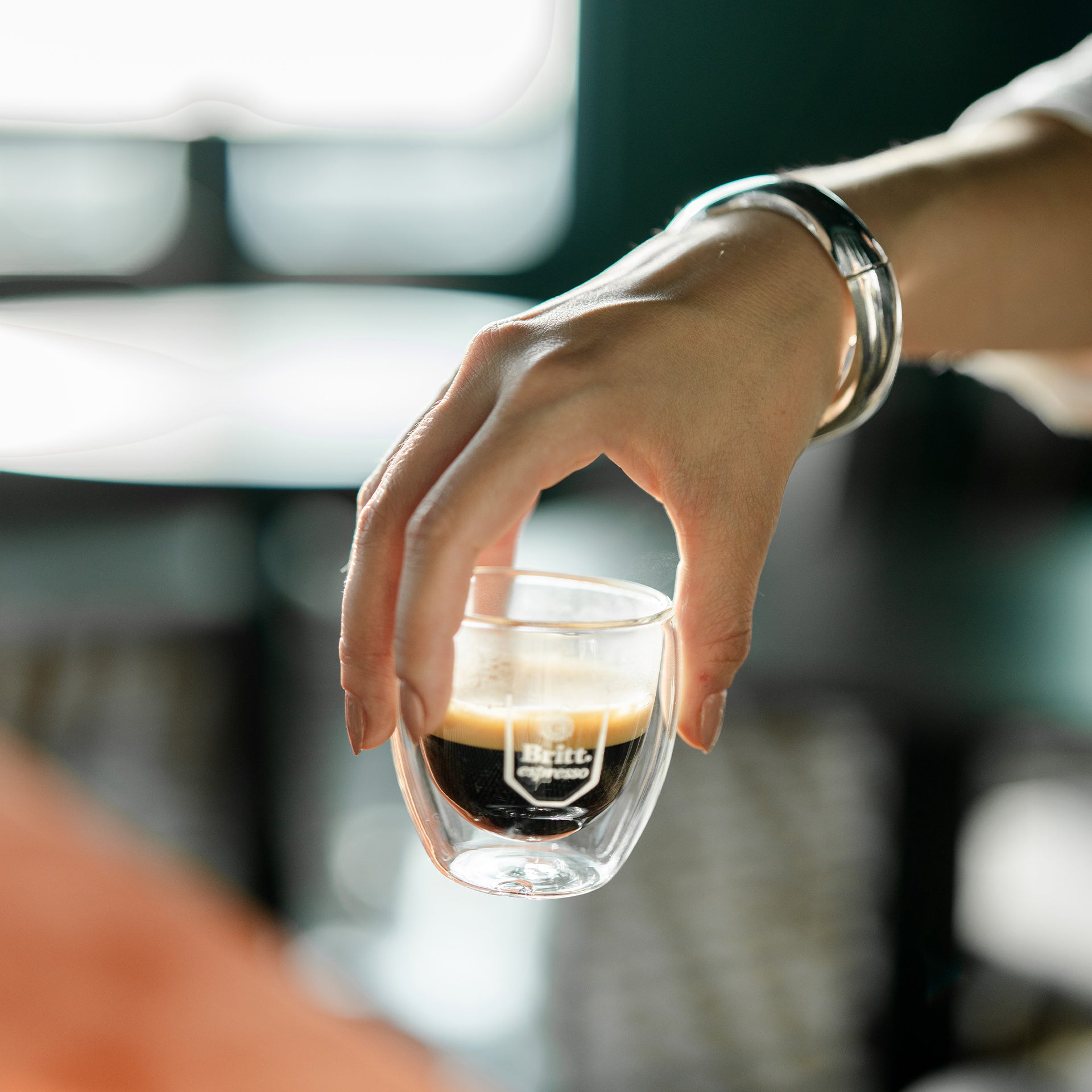 Vaso con espresso dentro