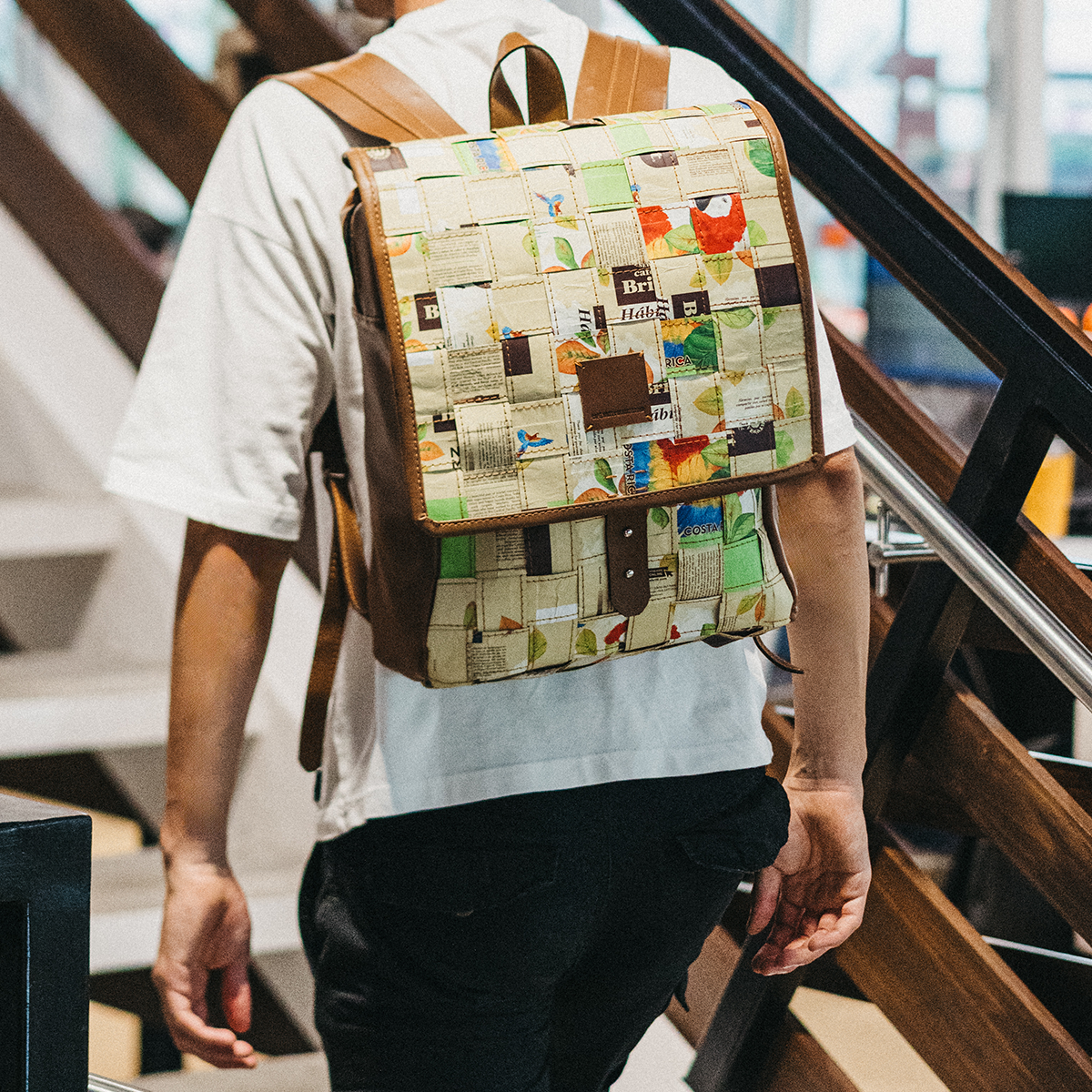 mochila-gabo-lifestyle-1_a63a63fc-b4ba-465e-b959-c002d8d81ba5.png